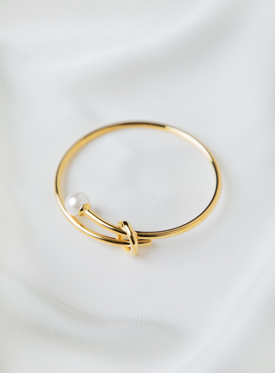 Gold and Pearl Bracelet