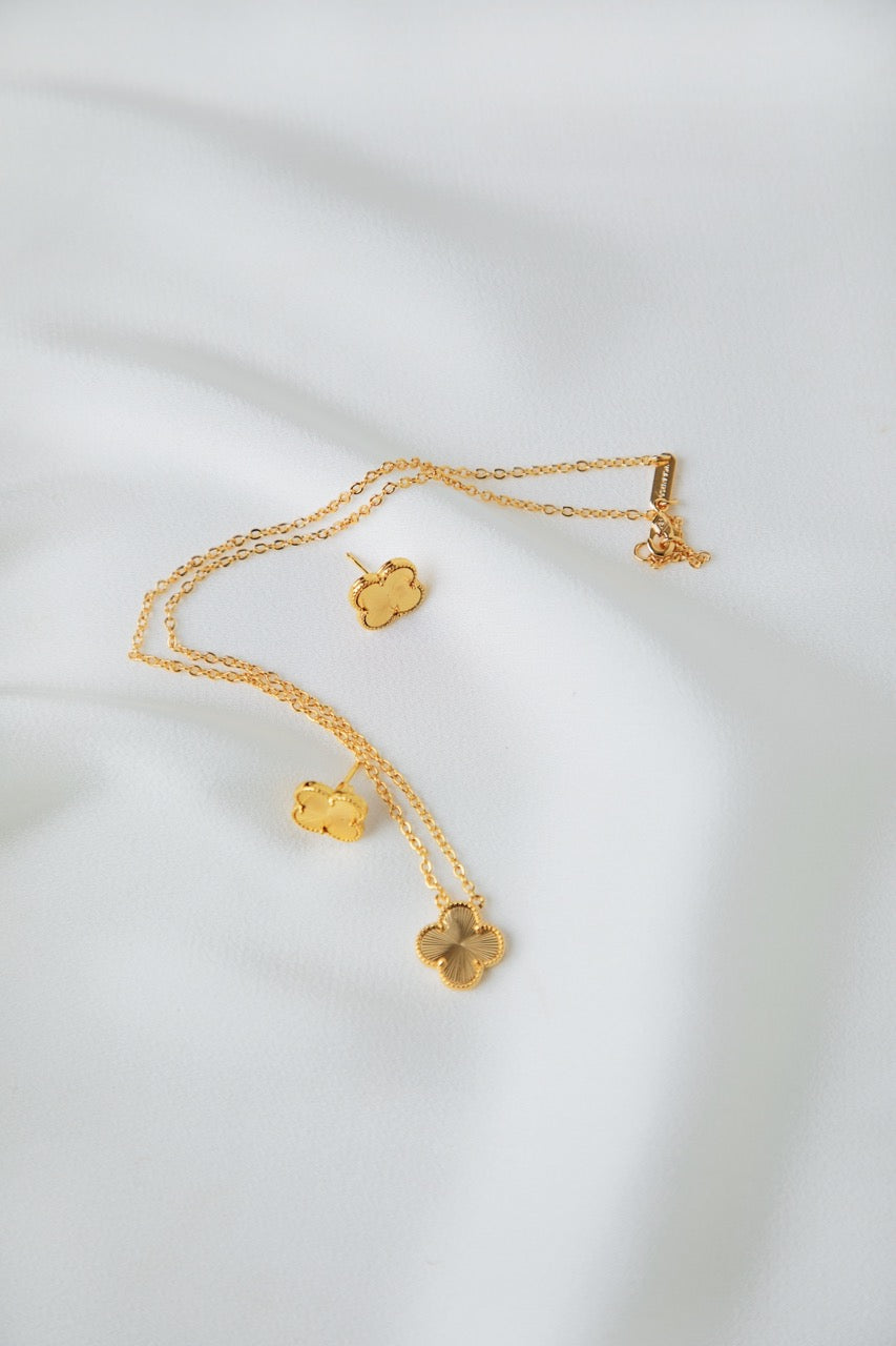 Single Gold Four-Leaf Necklace